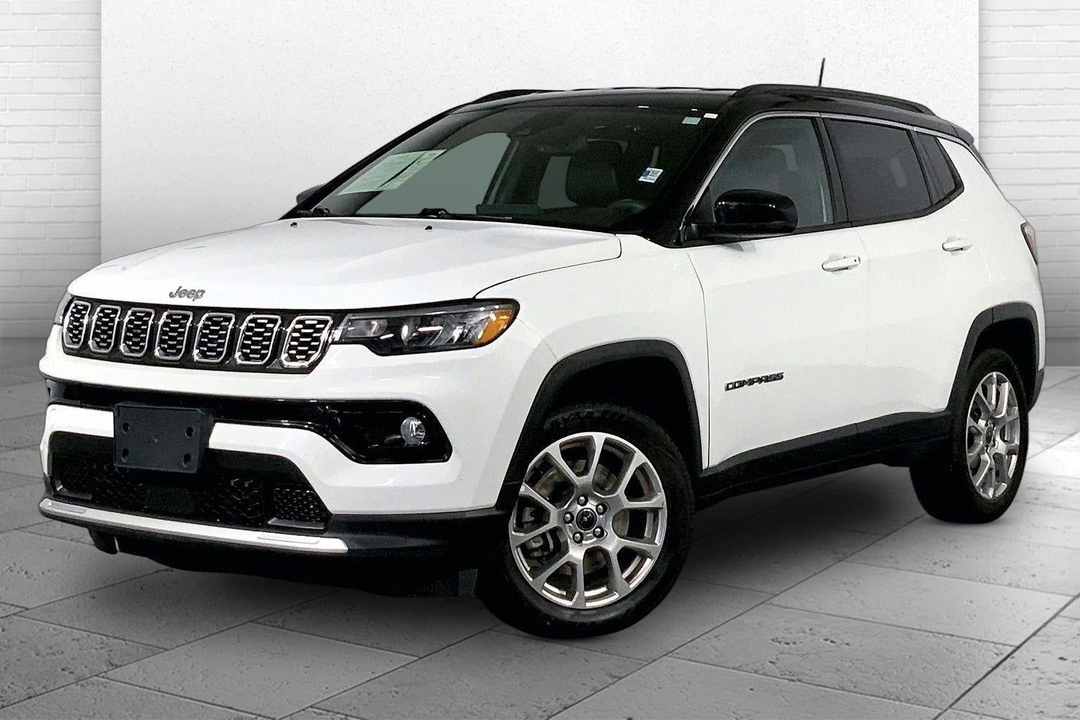 Used 2025 Jeep Compass Limited AWD/4WD image 12