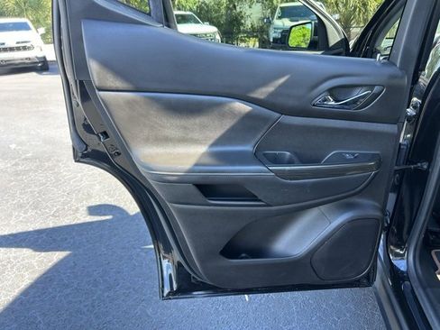 Used 2023 GMC Acadia SLT w/ Preferred Package image 13