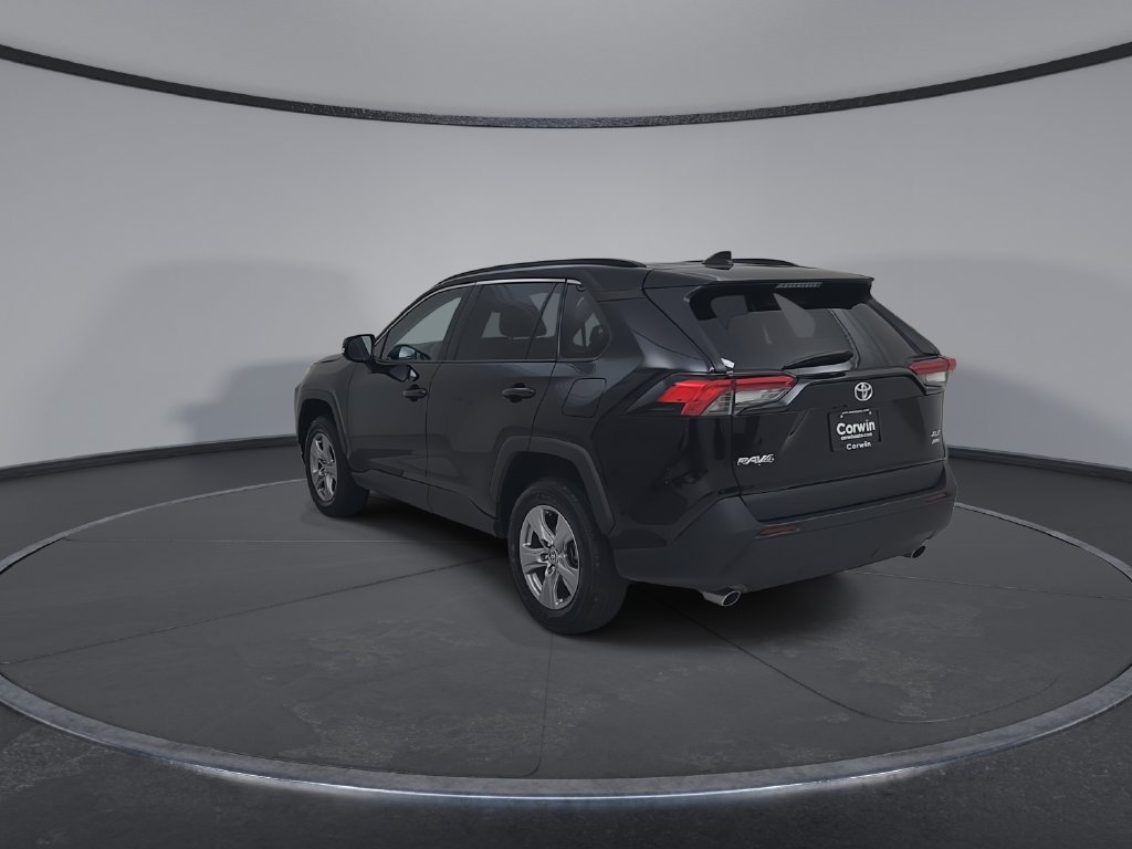 Used 2025 Toyota RAV4 XLE AWD/4WD image 12