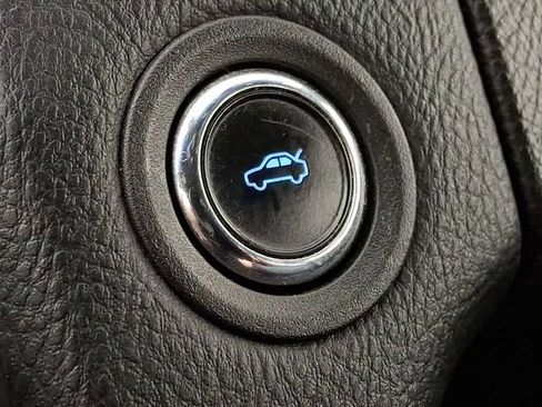 Used 2016 Ford Taurus SEL FWD image 22