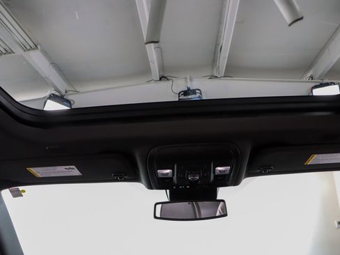 Used 2023 GMC Yukon SLT w/ SLT Luxury Package image 22