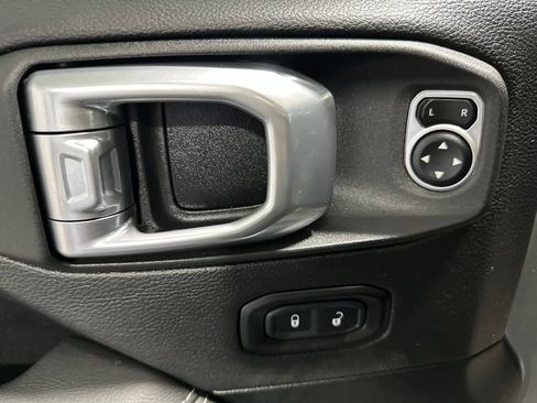 Used 2021 Jeep Gladiator Overland w/ LED Lighting Group AWD/4WD image 13