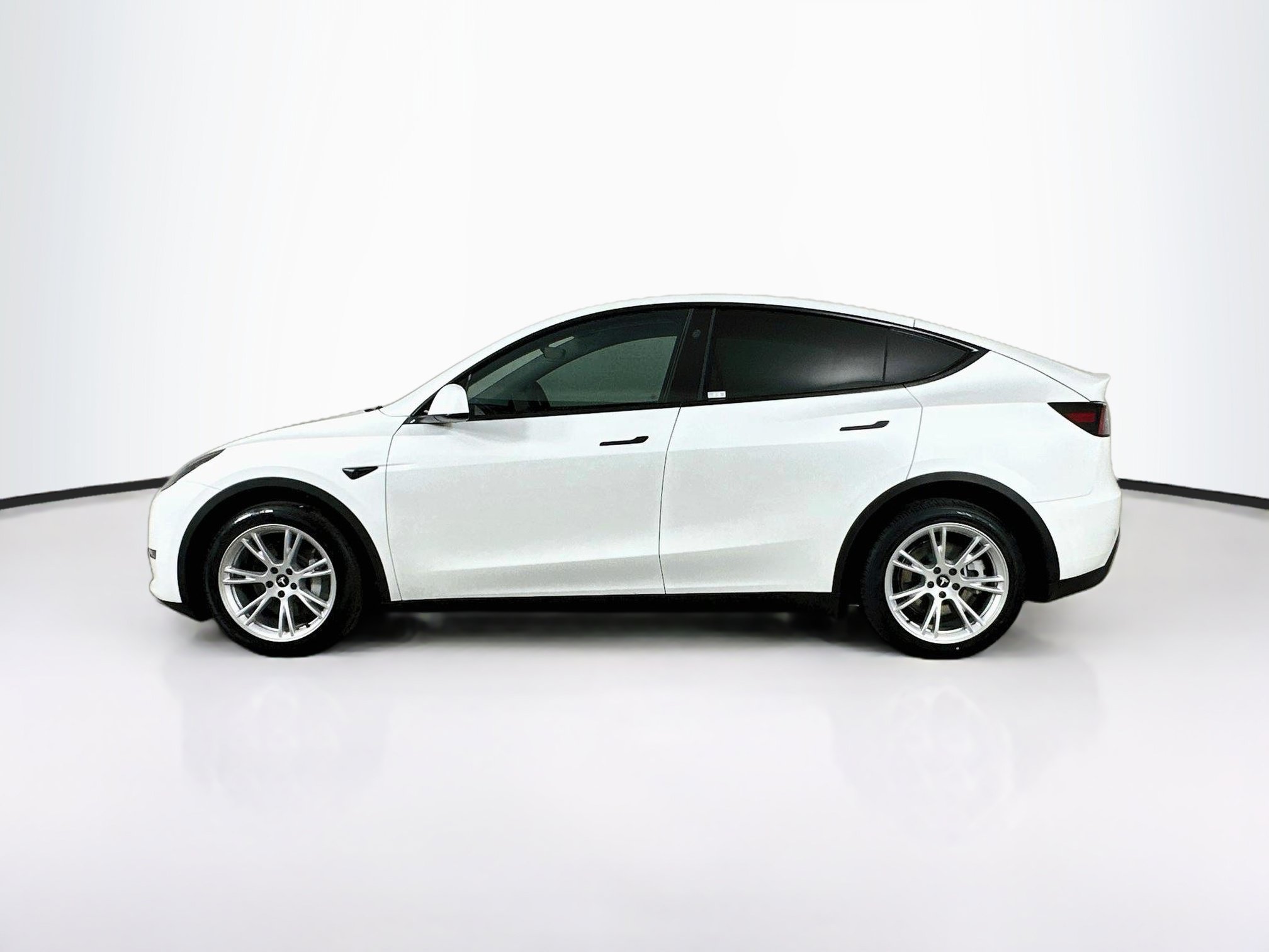 Used 2024 Tesla Model Y Long Range AWD/4WD image 4