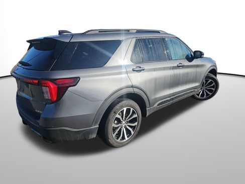 Used 2025 Ford Explorer ST-Line image 5