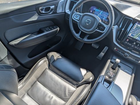 Used 2022 Volvo XC60 T8 R-Design AWD/4WD image 9