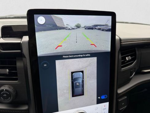 Used 2023 Ford Expedition Platinum image 17