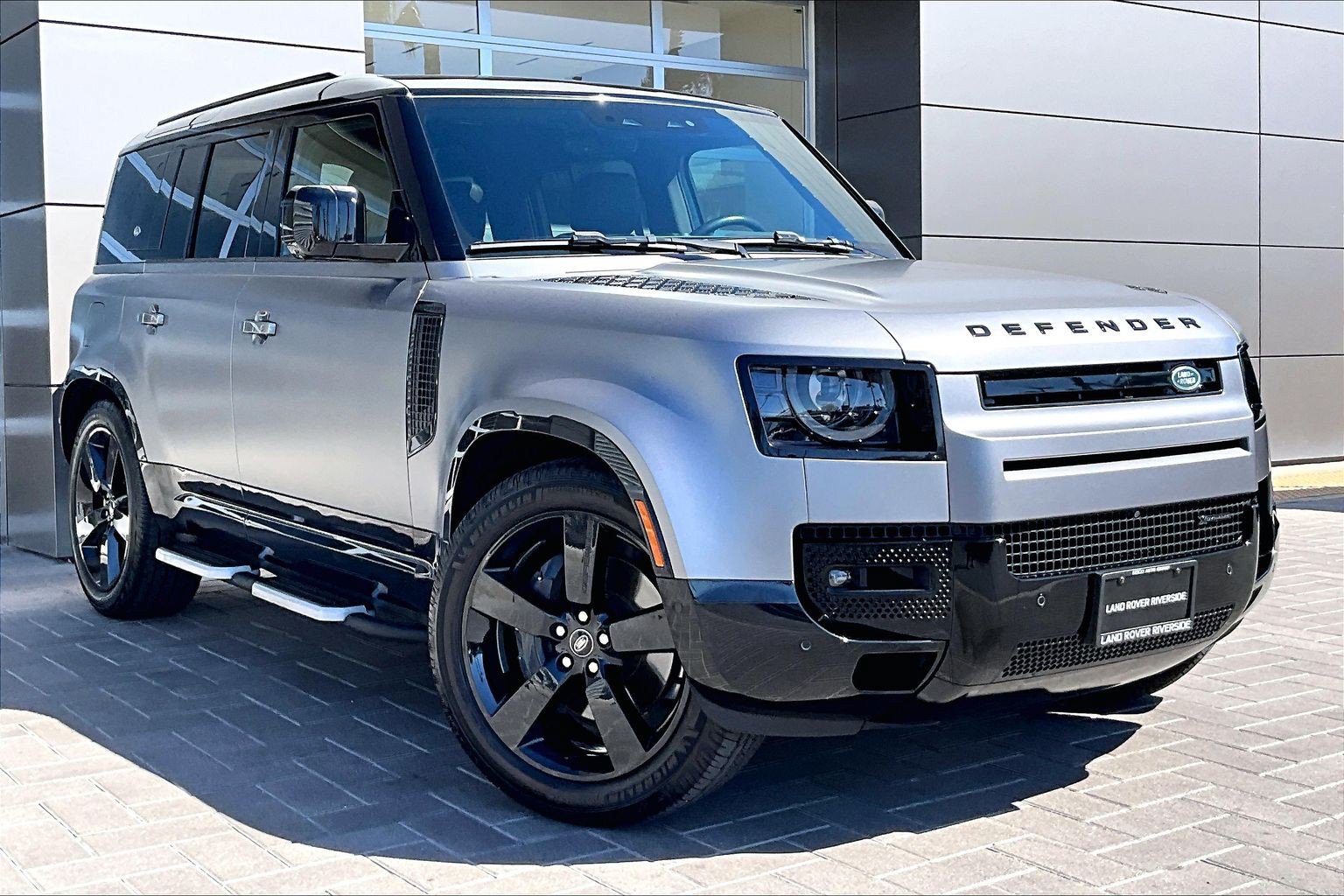 Used 2023 Land Rover Defender 110 X-Dynamic SE AWD/4WD image 3