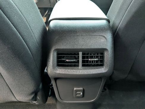 Used 2022 Chevrolet Equinox LT image 16