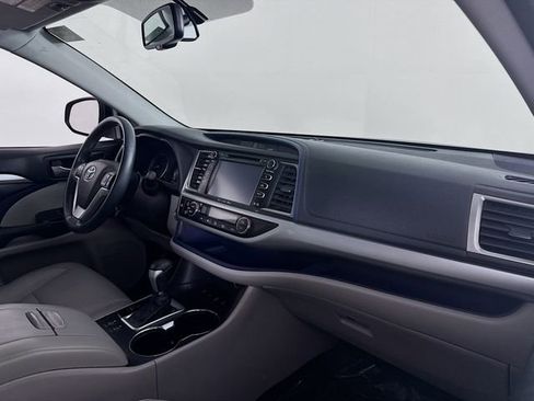 Used 2016 Toyota Highlander XLE image 31