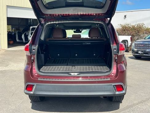 Used 2017 Toyota Highlander Limited Platinum AWD/4WD image 12