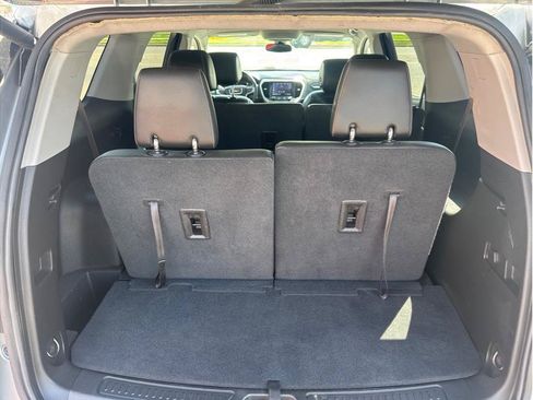 Used 2023 GMC Acadia SLT FWD image 10