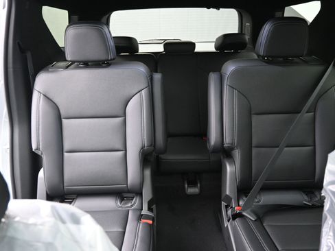 New 2026 Chevrolet Traverse LT w/ Sun and Wheel Package FWD image 34