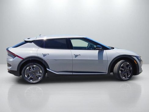 New 2026 Kia EV6 Light RWD image 3