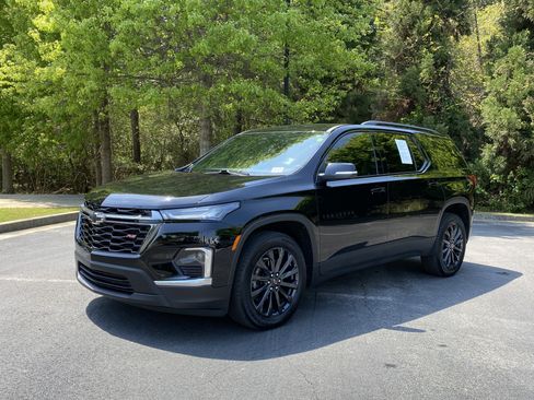Used 2023 Chevrolet Traverse RS FWD image 5
