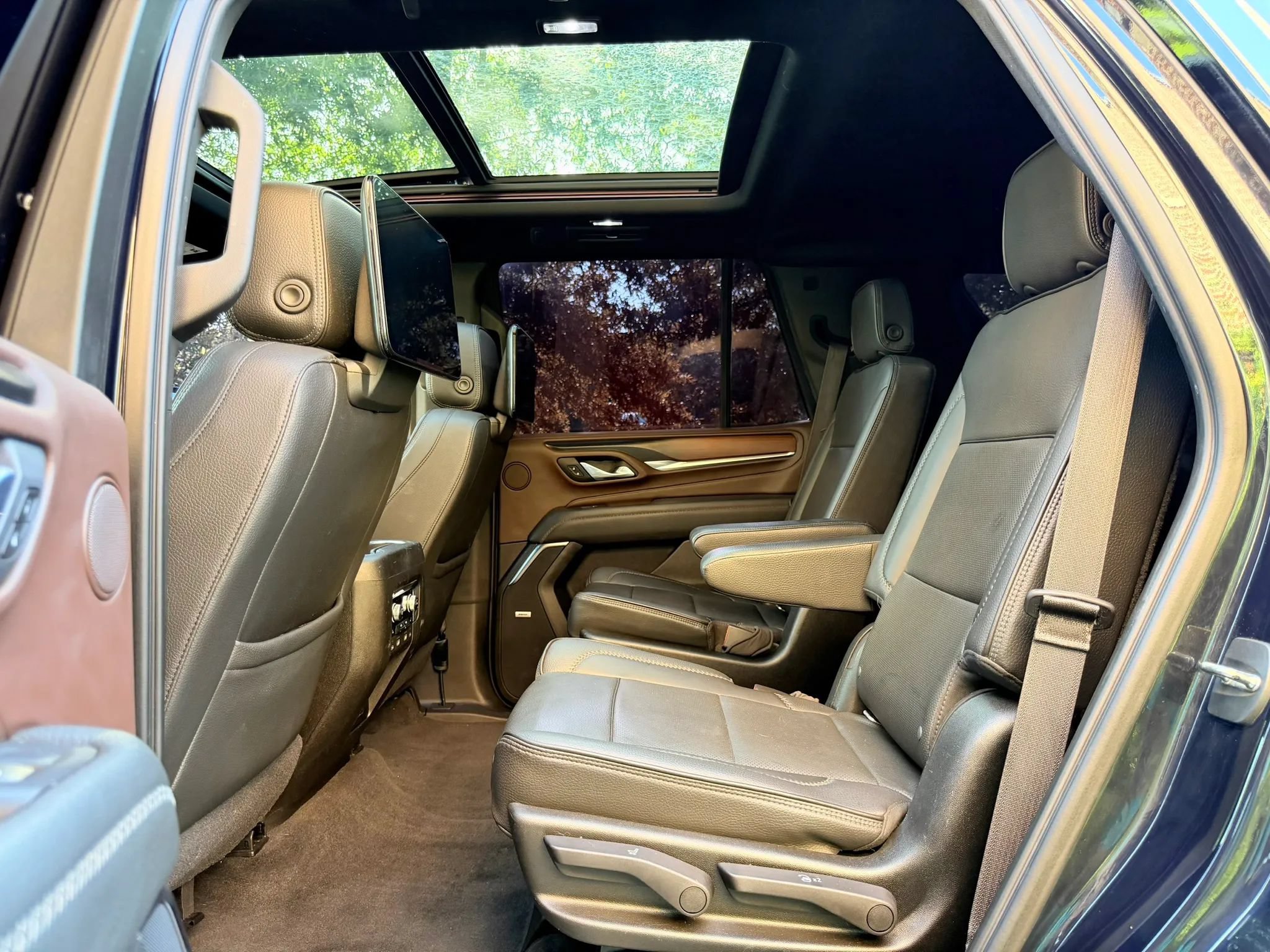 Used 2021 GMC Yukon Denali w/ Denali Premium Package AWD/4WD image 25