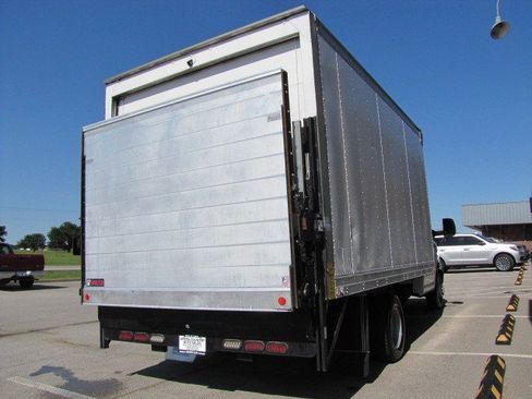 Used 2017 Chevrolet Express 4500 image 3