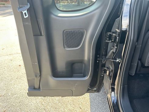 Used 2022 Nissan Frontier S w/ Technology Package image 16