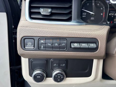 Used 2021 GMC Yukon XL Denali w/ Denali Premium Package image 26