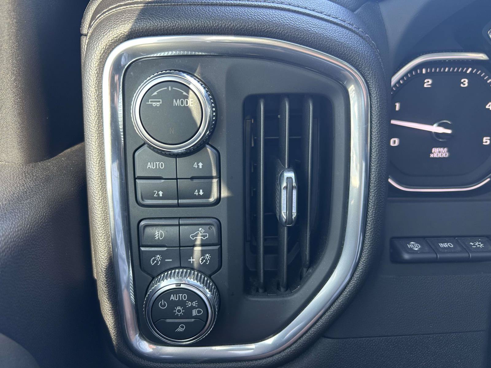 Used 2023 GMC Sierra 2500 Denali w/ Denali Ultimate Package AWD/4WD image 22