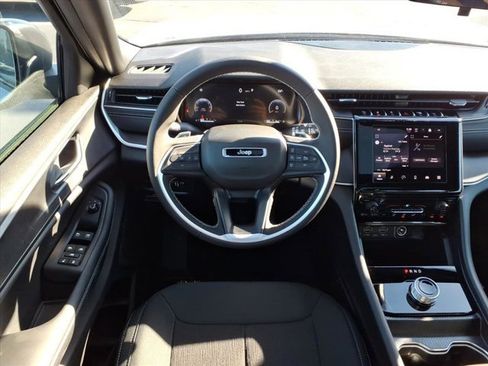 New 2025 Jeep Grand Cherokee 4WD image 5