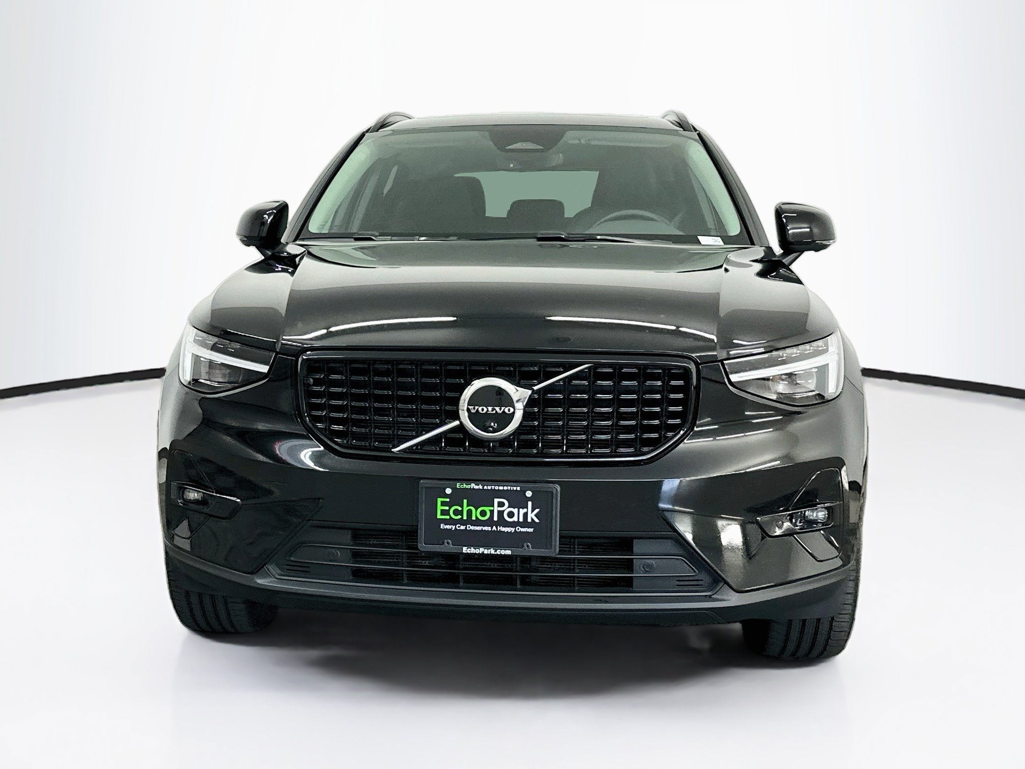 Used 2026 Volvo XC40 B5 Plus AWD/4WD image 2
