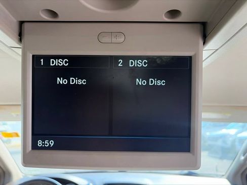 Used 2015 Chrysler Town & Country Touring FWD image 19