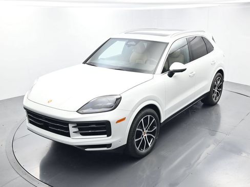 Certified 2026 Porsche Cayenne AWD/4WD image 30