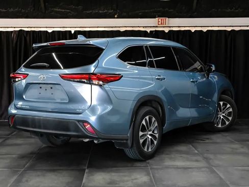 Used 2021 Toyota Highlander XLE FWD image 11