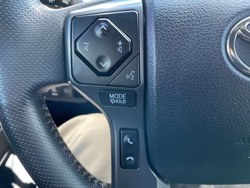 Certified 2018 Toyota Tacoma TRD Off-Road AWD/4WD image 23