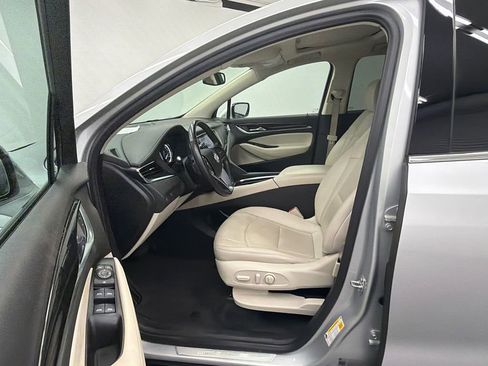 Used 2022 Buick Enclave Essence w/ Experience Buick Package FWD image 9