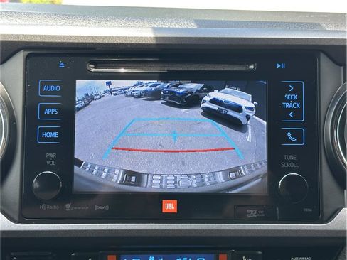Used 2018 Toyota Tacoma TRD Off-Road w/ TRD Premium Off Road Package AWD/4WD image 25