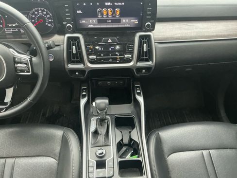 Used 2022 Kia Sorento EX w/ Panoramic Sunroof Package image 11