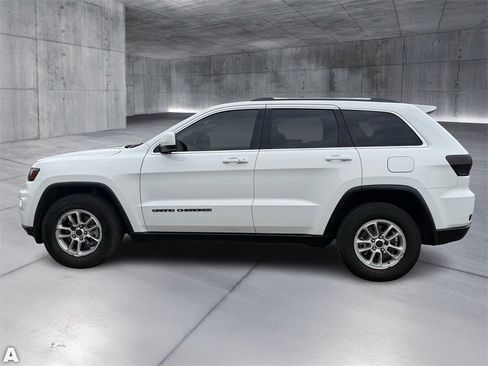 Used 2019 Jeep Grand Cherokee Laredo image 3