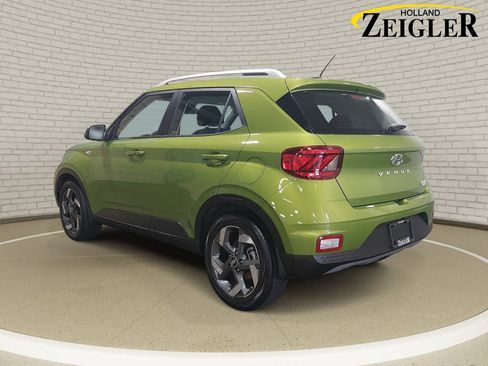 Certified 2024 Hyundai Venue SEL FWD image 7