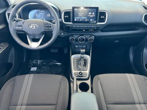 New 2025 Hyundai Venue SEL image 3