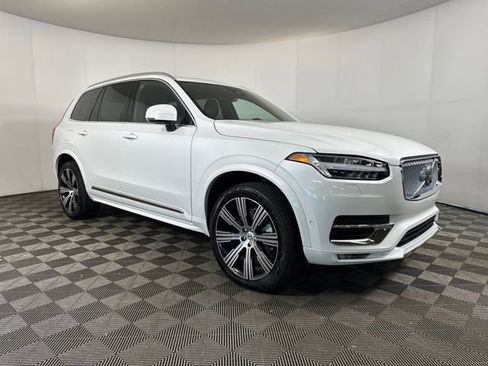 Used 2023 Volvo XC90 B6 Ultimate image 2