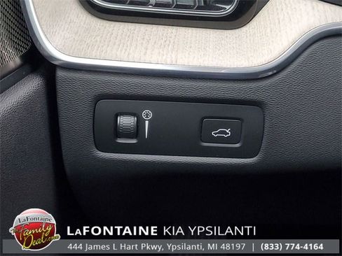 Used 2022 Volvo XC60 B6 Inscription w/ Protection Package Premier image 20