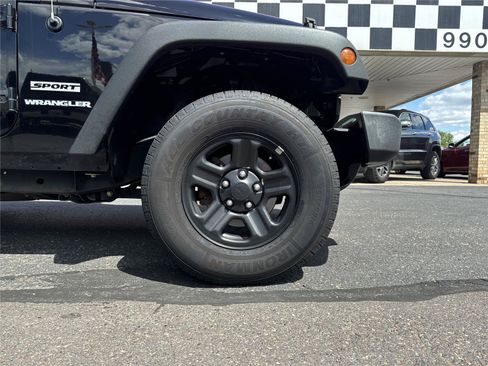Used 2017 Jeep Wrangler Sport w/ Connectivity Group AWD/4WD image 11