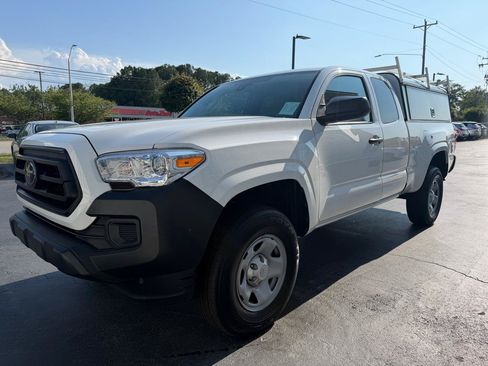 Used 2022 Toyota Tacoma SR RWD image 4