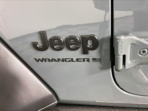 Used 2025 Jeep Wrangler Sport image 38