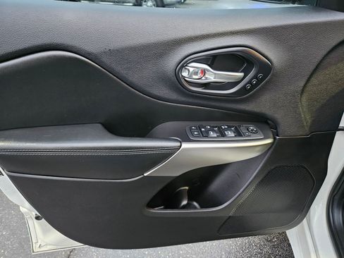 Used 2019 Jeep Cherokee High Altitude image 15