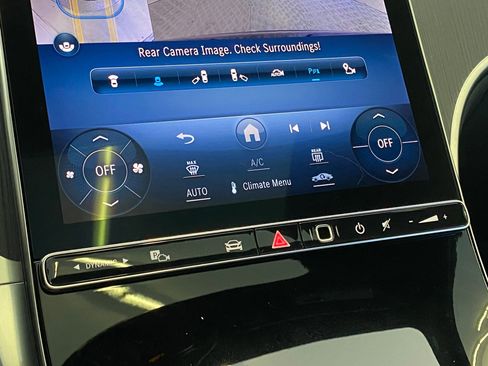 Used 2024 Mercedes-Benz GLC 300 4MATIC image 27