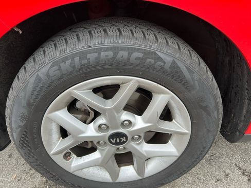 Used 2020 Kia Soul S FWD image 3