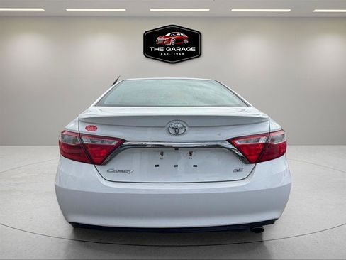 Used 2016 Toyota Camry SE w/ Moonroof Package FWD image 4