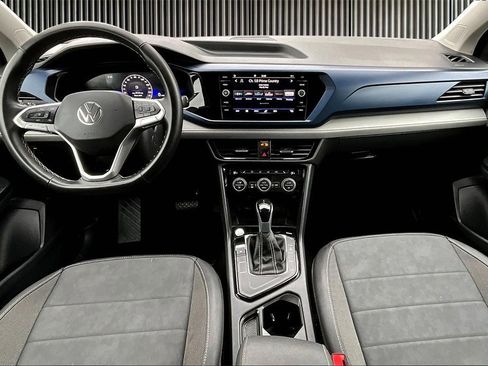 Used 2024 Volkswagen Taos SE image 16