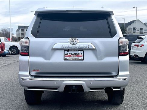 Used 2020 Toyota 4Runner 4WD image 4