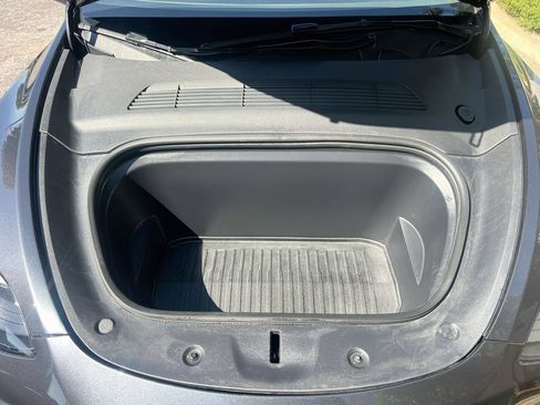 Used 2025 Tesla Model Y Long Range RWD image 31
