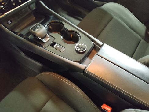 Used 2024 Nissan Rogue S AWD/4WD image 26