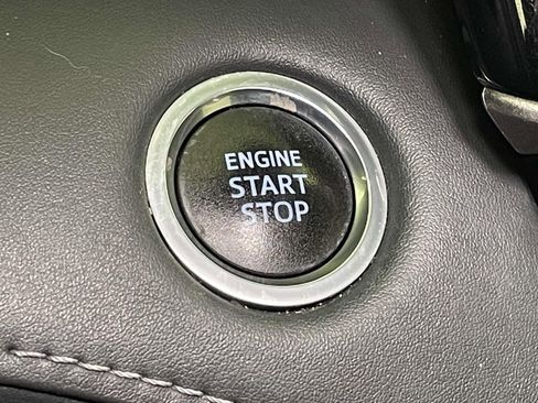 Used 2020 Toyota Highlander XLE image 43