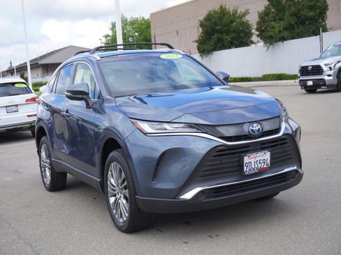 Used 2022 Toyota Venza XLE AWD/4WD image 1